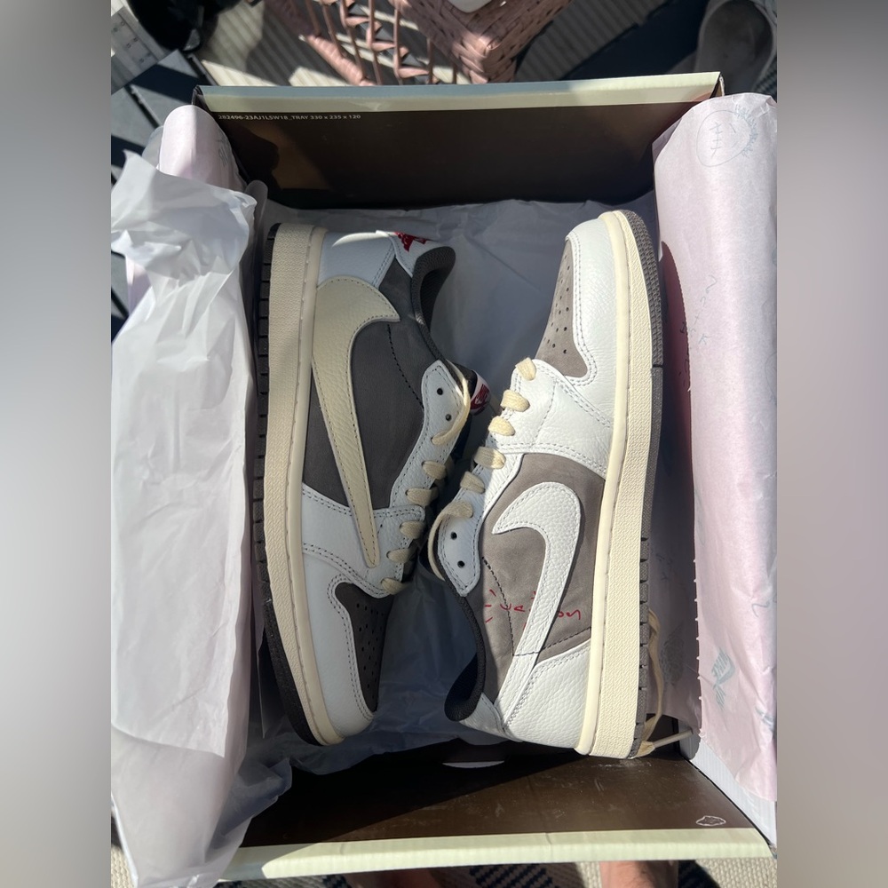 Travis Scott Shoes. Air Jordan 1.